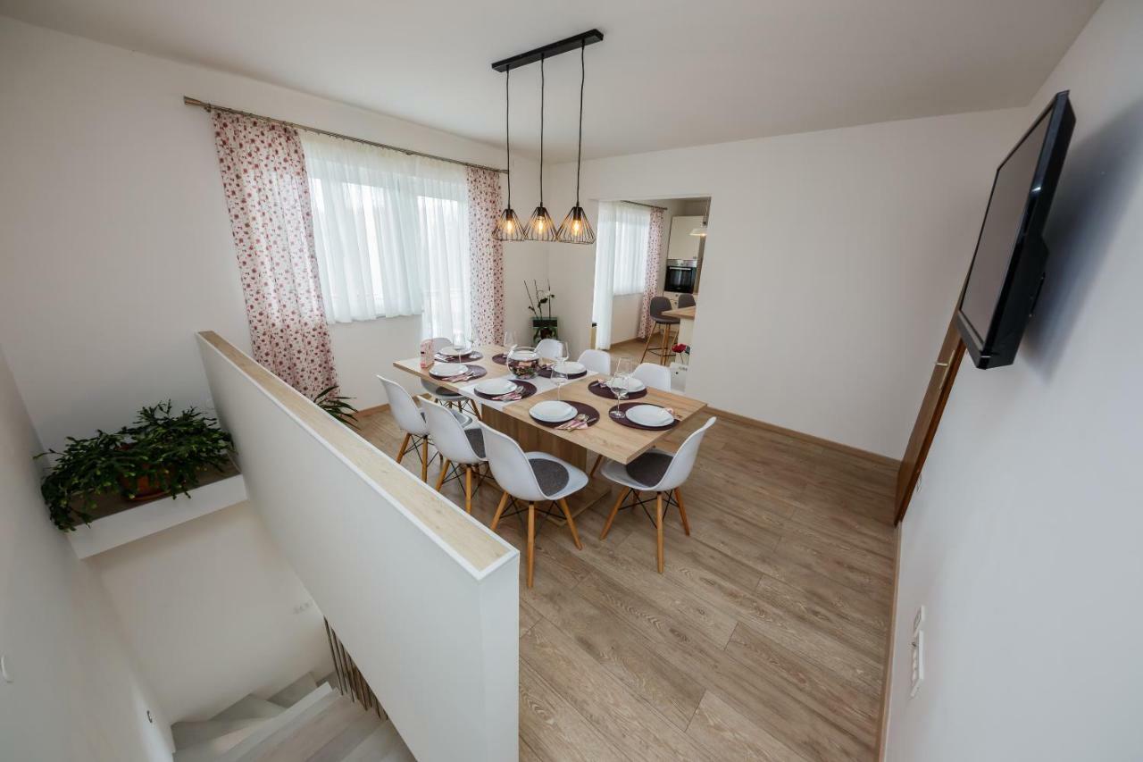 Holiday Home Cherry Tree Žrnovnica Eksteriør bilde